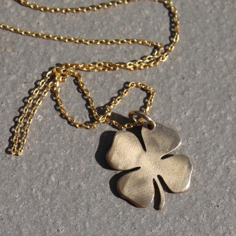 Gold 4 leaf clover necklace - Picture 2 of 6